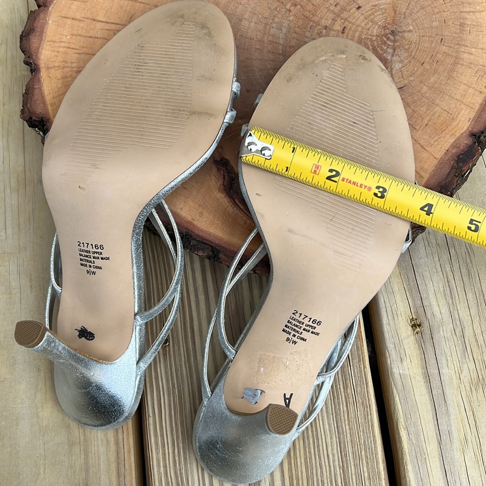 ❌ DONATED ❌ - 💚 3 for $12 💚 - The Look Luxe Randolph Duke Heels - Picture 13 of 16